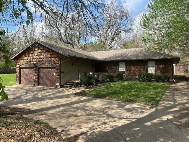 7926 Ditzler Avenue, Raytown, MO 64138