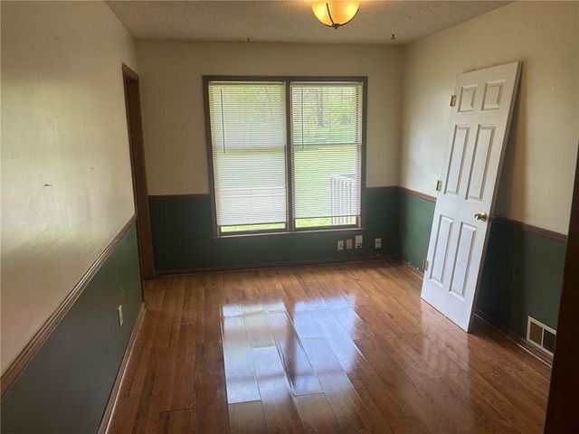 7926 Ditzler Avenue, Raytown, MO 64138