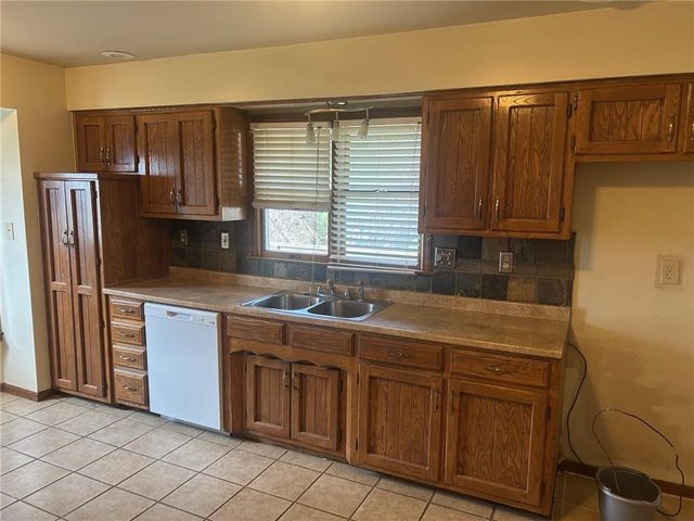 7926 Ditzler Avenue, Raytown, MO 64138