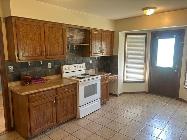 7926 Ditzler Avenue, Raytown, MO 64138