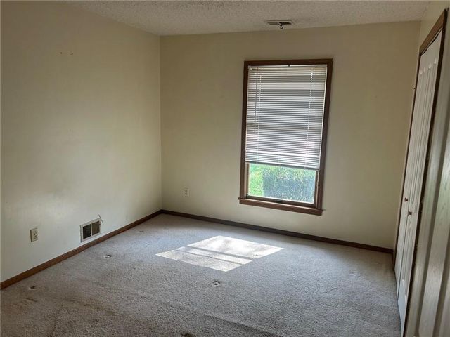 7926 Ditzler Avenue, Raytown, MO 64138