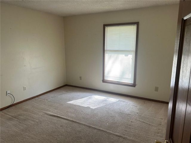7926 Ditzler Avenue, Raytown, MO 64138