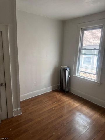 54 17Th Ave, Paterson City, NJ 07501