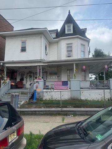 54 17Th Ave, Paterson City, NJ 07501