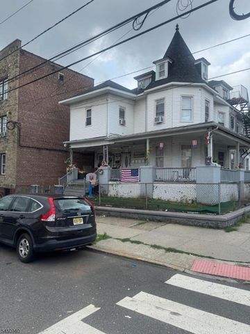54 17Th Ave, Paterson City, NJ 07501
