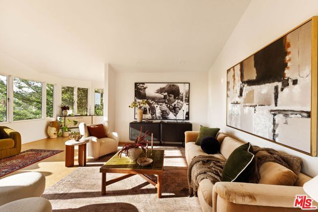 4016 Cumberland Avenue, Los Angeles, CA 90027
