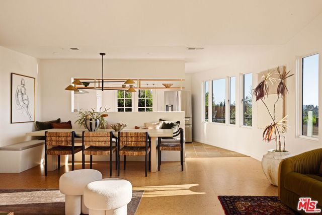 4016 Cumberland Avenue, Los Angeles, CA 90027