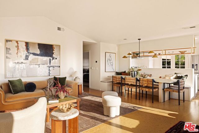 4016 Cumberland Avenue, Los Angeles, CA 90027