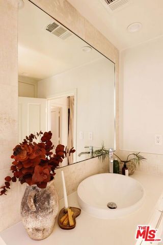 4016 Cumberland Avenue, Los Angeles, CA 90027
