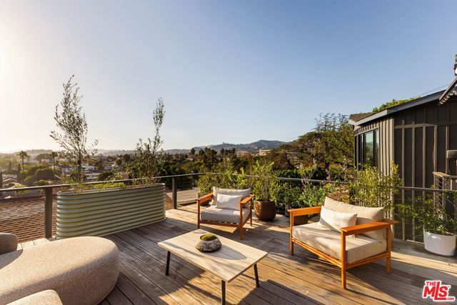 4016 Cumberland Avenue, Los Angeles, CA 90027