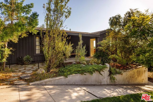 4016 Cumberland Avenue, Los Angeles, CA 90027