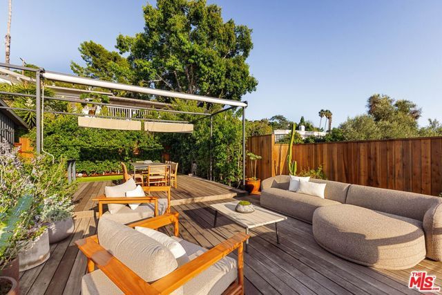 4016 Cumberland Avenue, Los Angeles, CA 90027