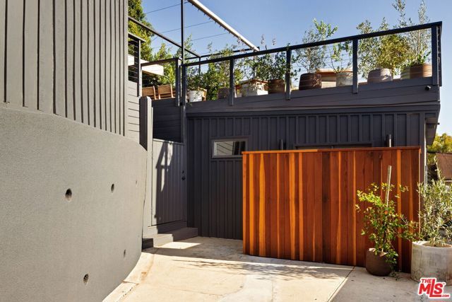4016 Cumberland Avenue, Los Angeles, CA 90027