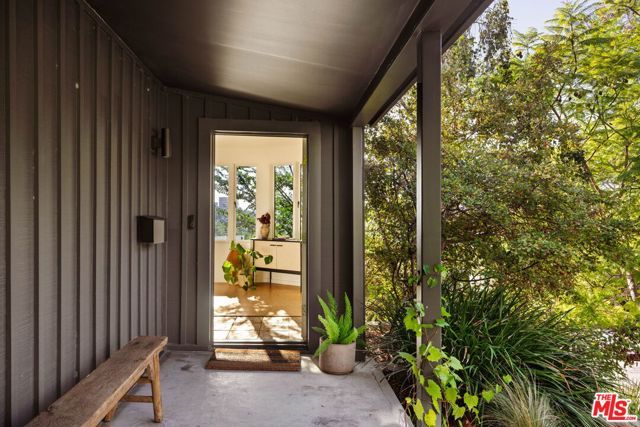 4016 Cumberland Avenue, Los Angeles, CA 90027