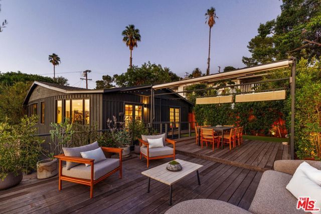 4016 Cumberland Avenue, Los Angeles, CA 90027
