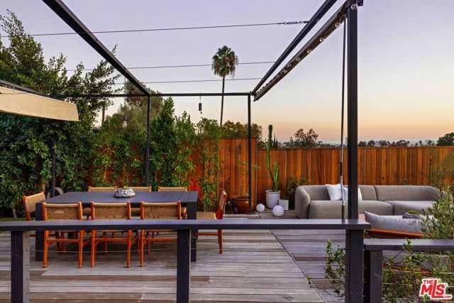 4016 Cumberland Avenue, Los Angeles, CA 90027