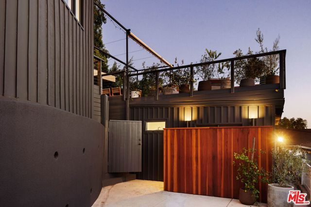 4016 Cumberland Avenue, Los Angeles, CA 90027