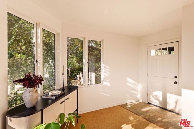 4016 Cumberland Avenue, Los Angeles, CA 90027
