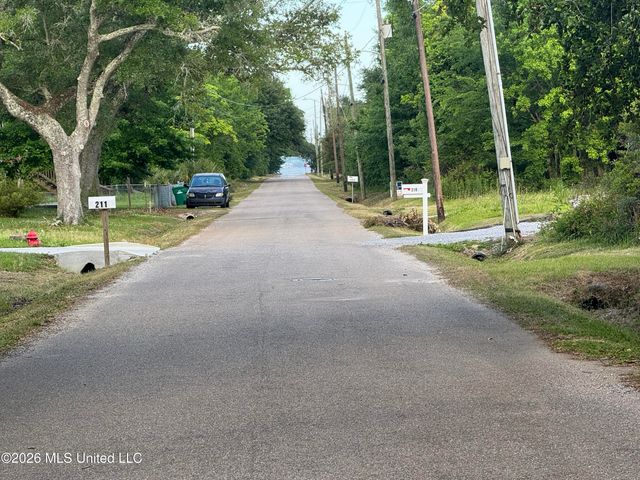 221 Julia Street, Bay Saint Louis, MS 39520