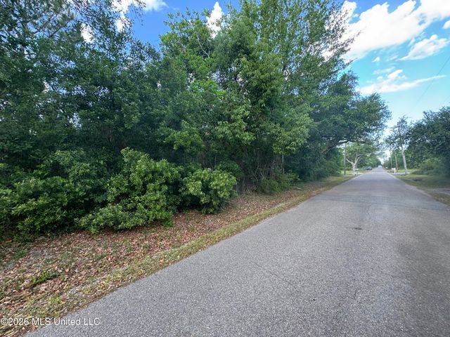 221 Julia Street, Bay Saint Louis, MS 39520