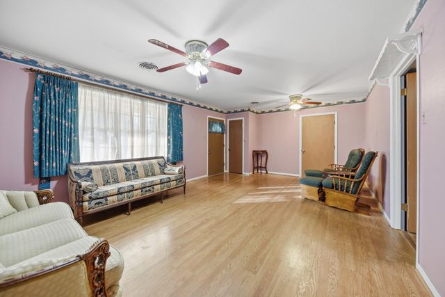 1006 Top Hill Drive, Brenham, TX 77833