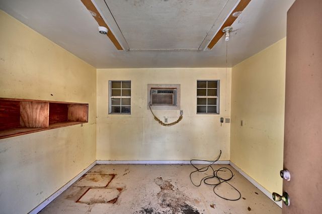 1006 Top Hill Drive, Brenham, TX 77833