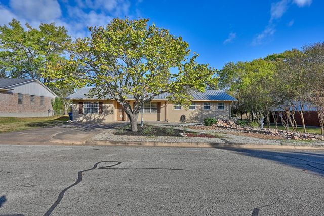 1006 Top Hill Drive, Brenham, TX 77833