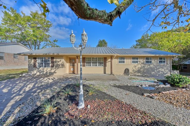1006 Top Hill Drive, Brenham, TX 77833