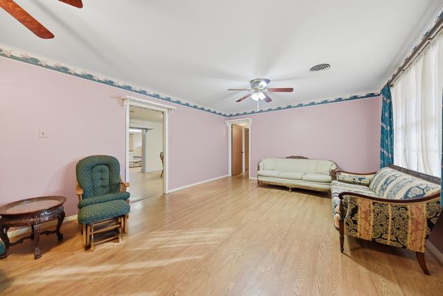 1006 Top Hill Drive, Brenham, TX 77833