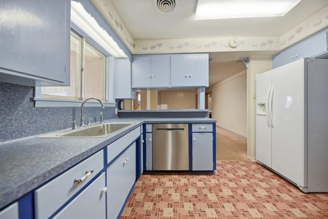 1006 Top Hill Drive, Brenham, TX 77833