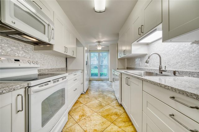 13376 Trail Hollow Drive 3376, Houston, TX 77079