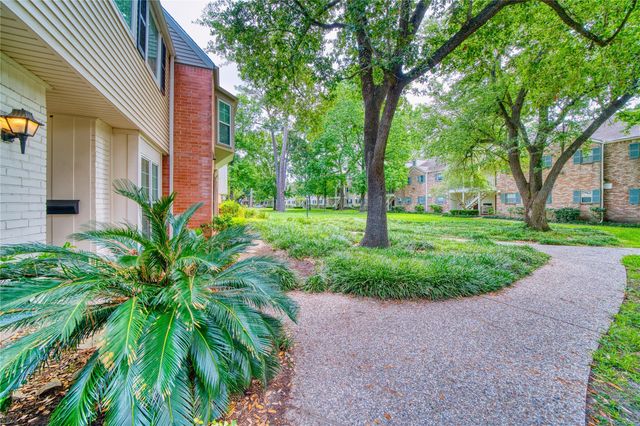 13376 Trail Hollow Drive 3376, Houston, TX 77079