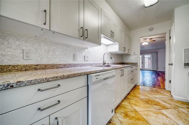 13376 Trail Hollow Drive 3376, Houston, TX 77079