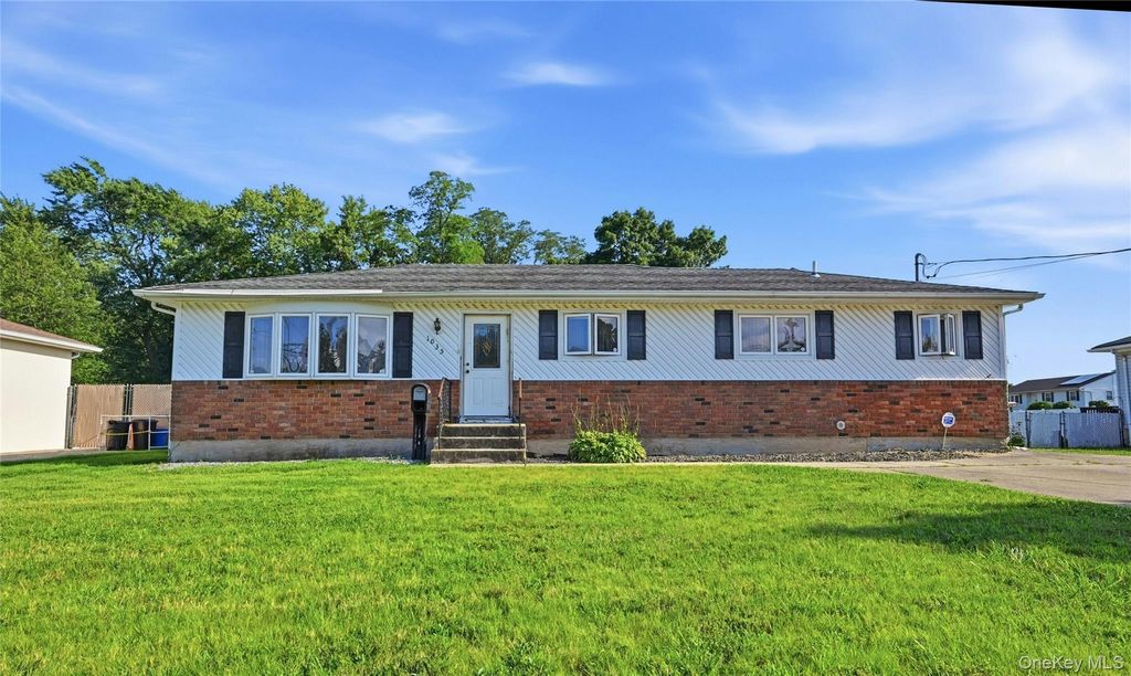 1035 Tooker Avenue, West Babylon, NY 11704 — photo 2
