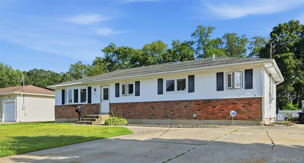 1035 Tooker Avenue, West Babylon, NY 11704 — photo 3