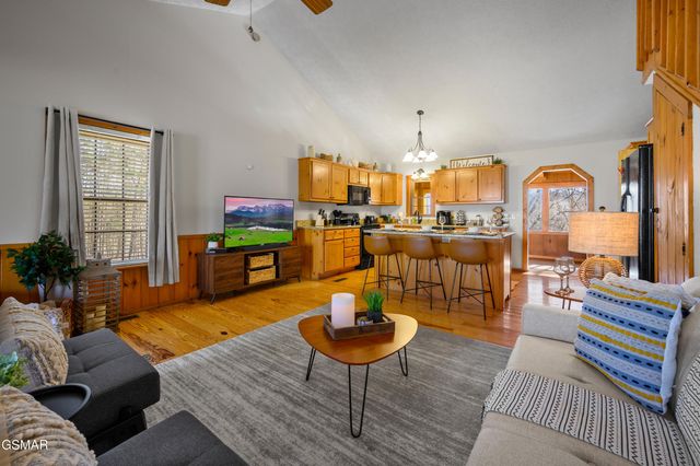 3255 Cove Creek Way, Sevierville, TN 37862