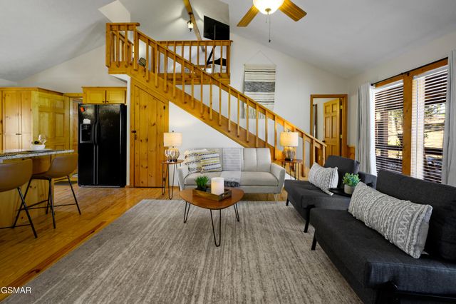 3255 Cove Creek Way, Sevierville, TN 37862