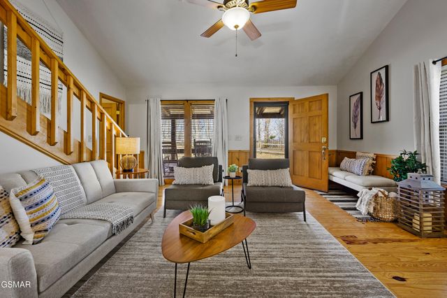 3255 Cove Creek Way, Sevierville, TN 37862