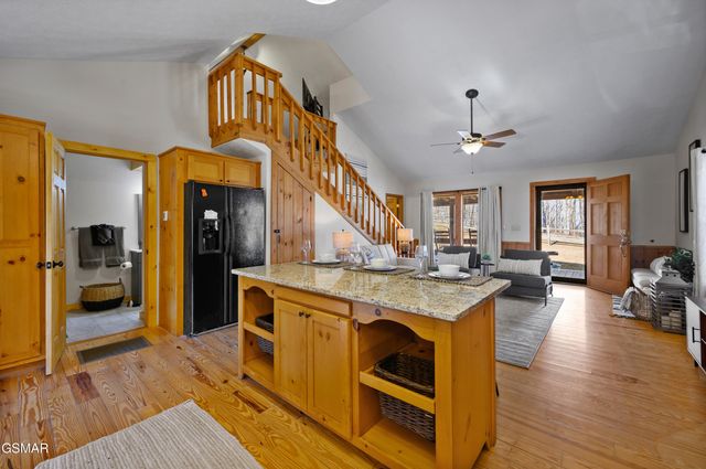 3255 Cove Creek Way, Sevierville, TN 37862