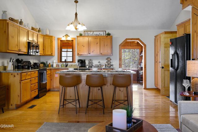 3255 Cove Creek Way, Sevierville, TN 37862