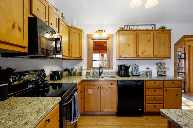 3255 Cove Creek Way, Sevierville, TN 37862