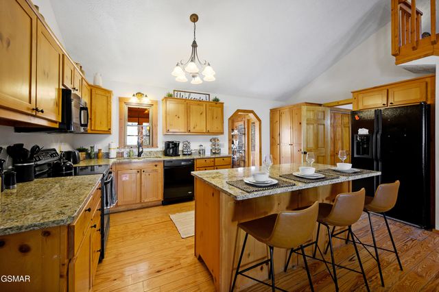 3255 Cove Creek Way, Sevierville, TN 37862