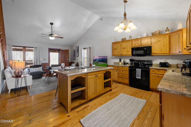 3255 Cove Creek Way, Sevierville, TN 37862