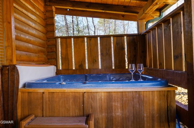 3255 Cove Creek Way, Sevierville, TN 37862