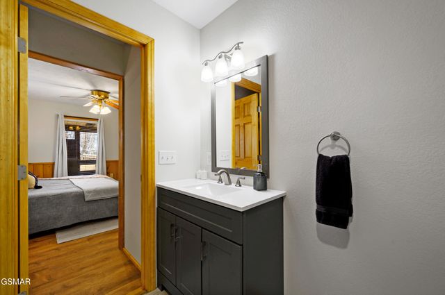 3255 Cove Creek Way, Sevierville, TN 37862