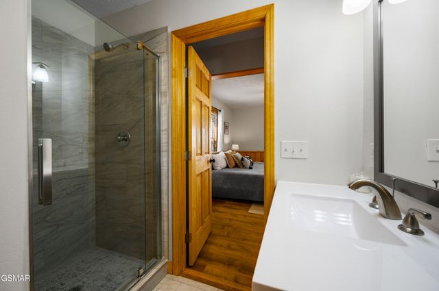 3255 Cove Creek Way, Sevierville, TN 37862