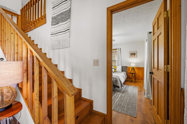 3255 Cove Creek Way, Sevierville, TN 37862