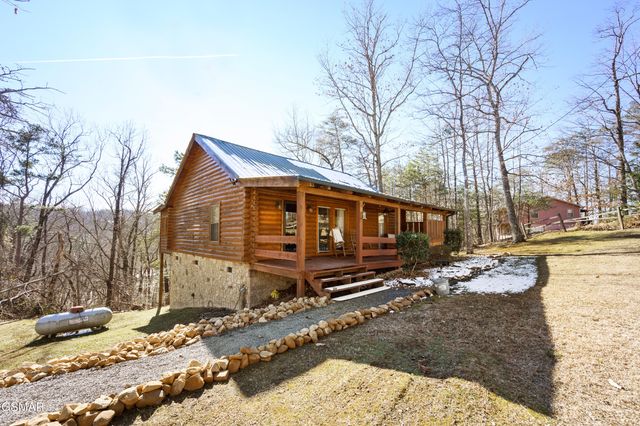 3255 Cove Creek Way, Sevierville, TN 37862