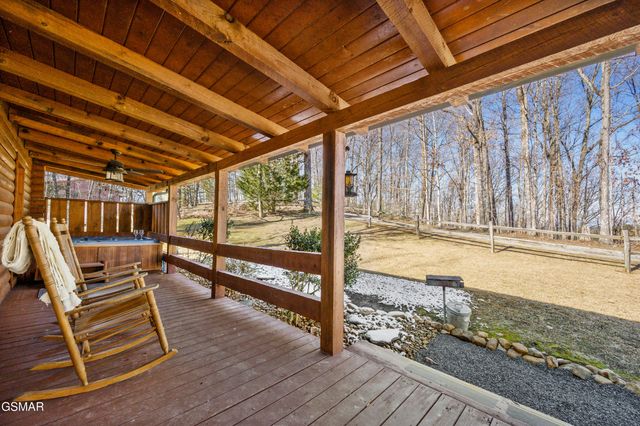 3255 Cove Creek Way, Sevierville, TN 37862