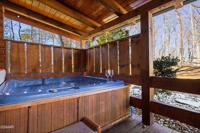 3255 Cove Creek Way, Sevierville, TN 37862